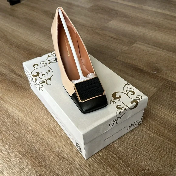 Women's Cream and Black Block Heels Size 8.5 - Picture 2 of 6